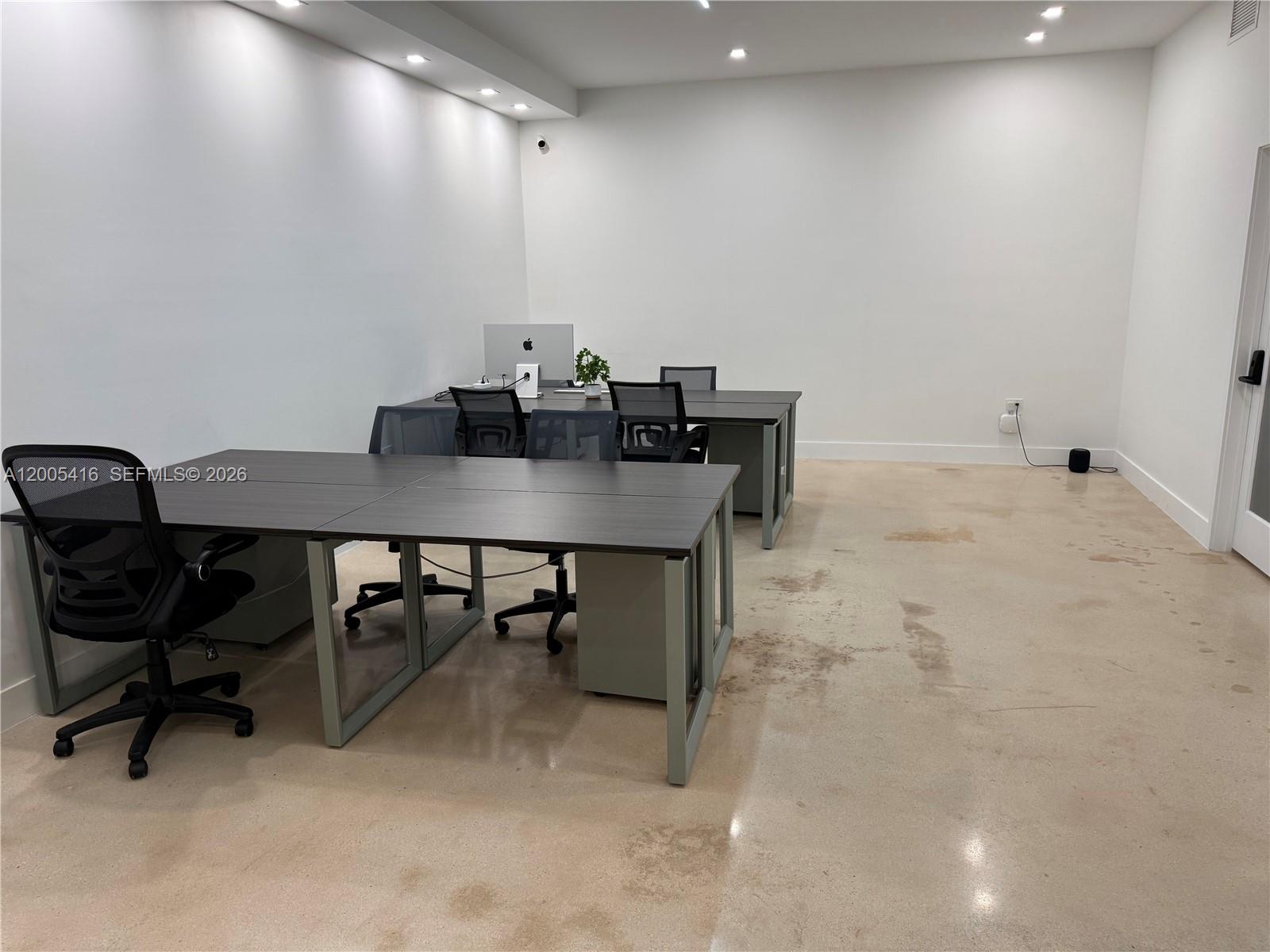 5520  /   sq. ft. $ 2026-04-21 0 Photo