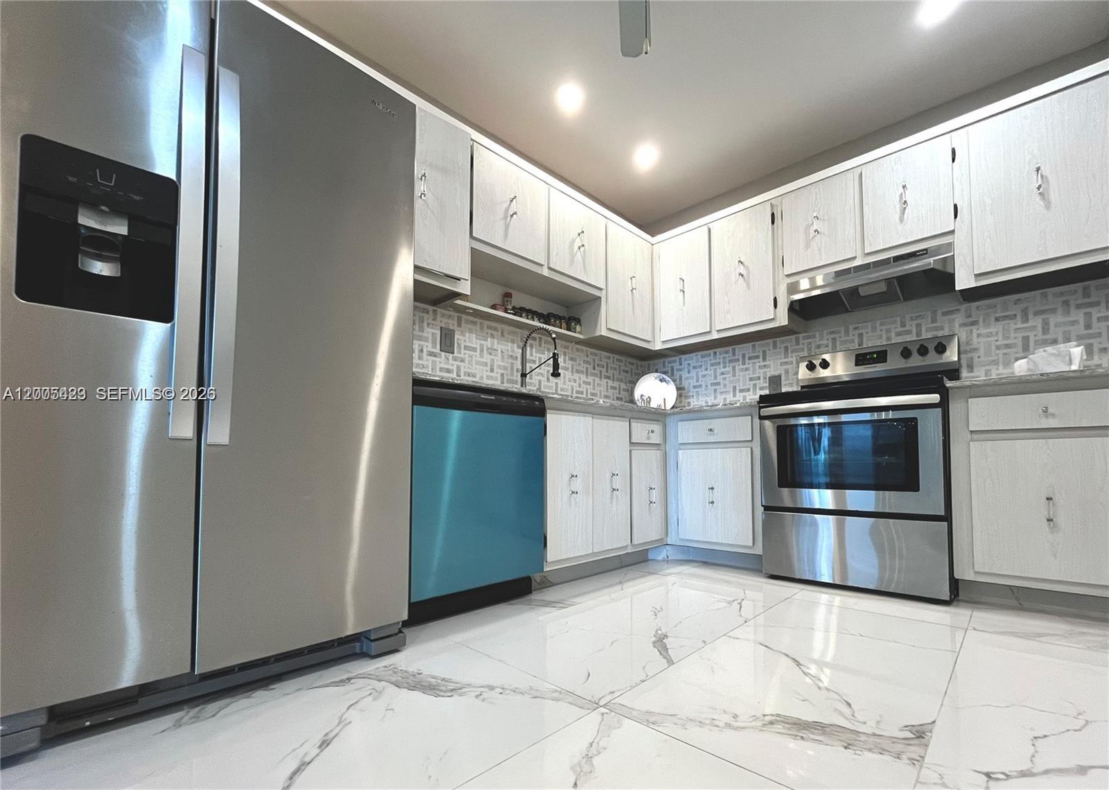 See details 1827 2 / 2 1603 sq. ft. $ 2026-04-21 0 Photo