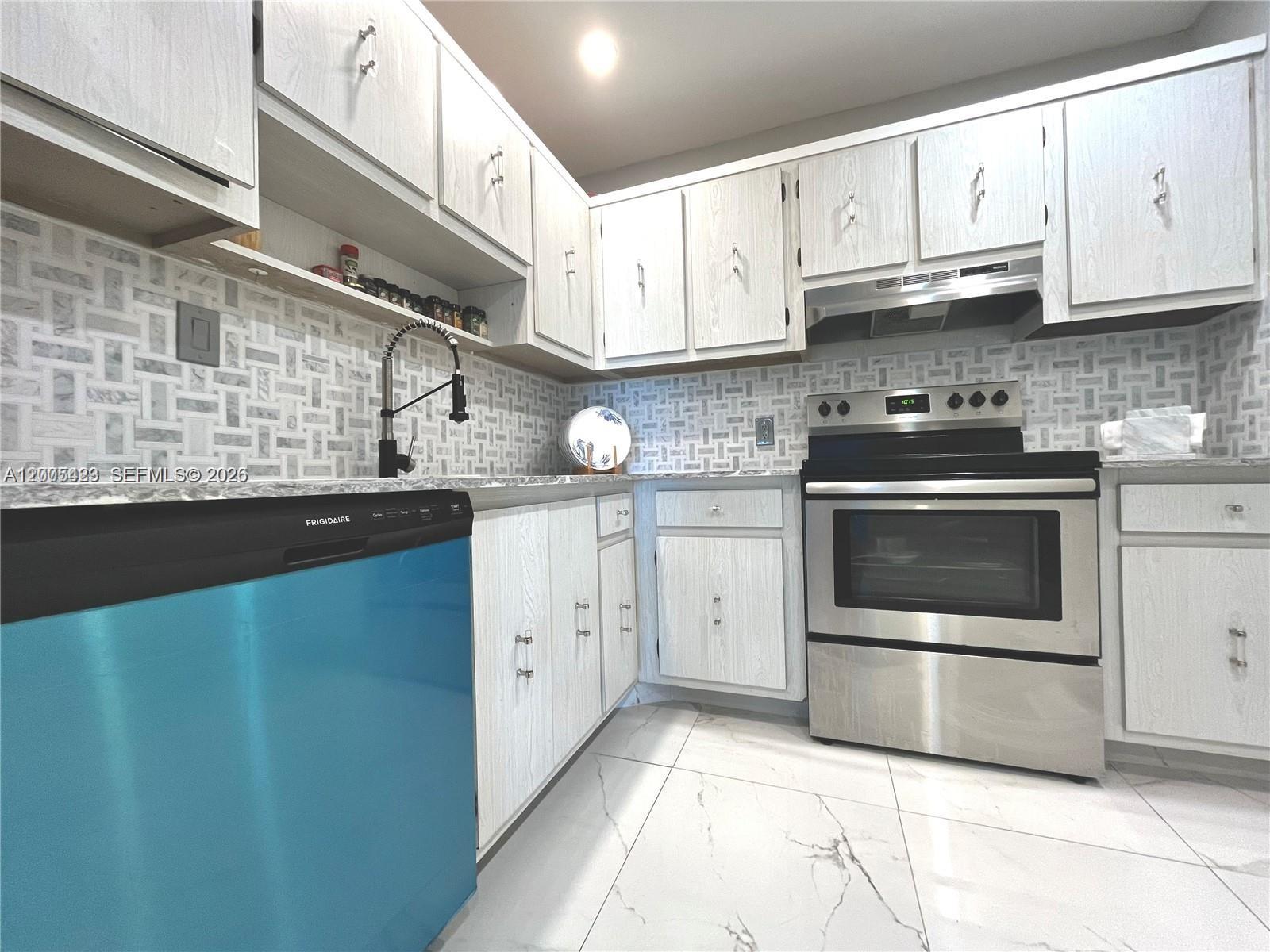 See details 1827 2 / 2 1603 sq. ft. $ 2026-04-21 0 Photo