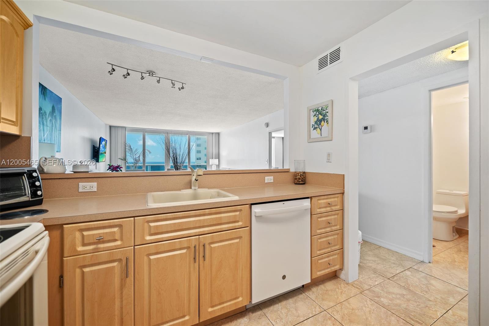 Photo of 3725 Ocean Dr  #1212, Hollywood, Florida, 33019 - 