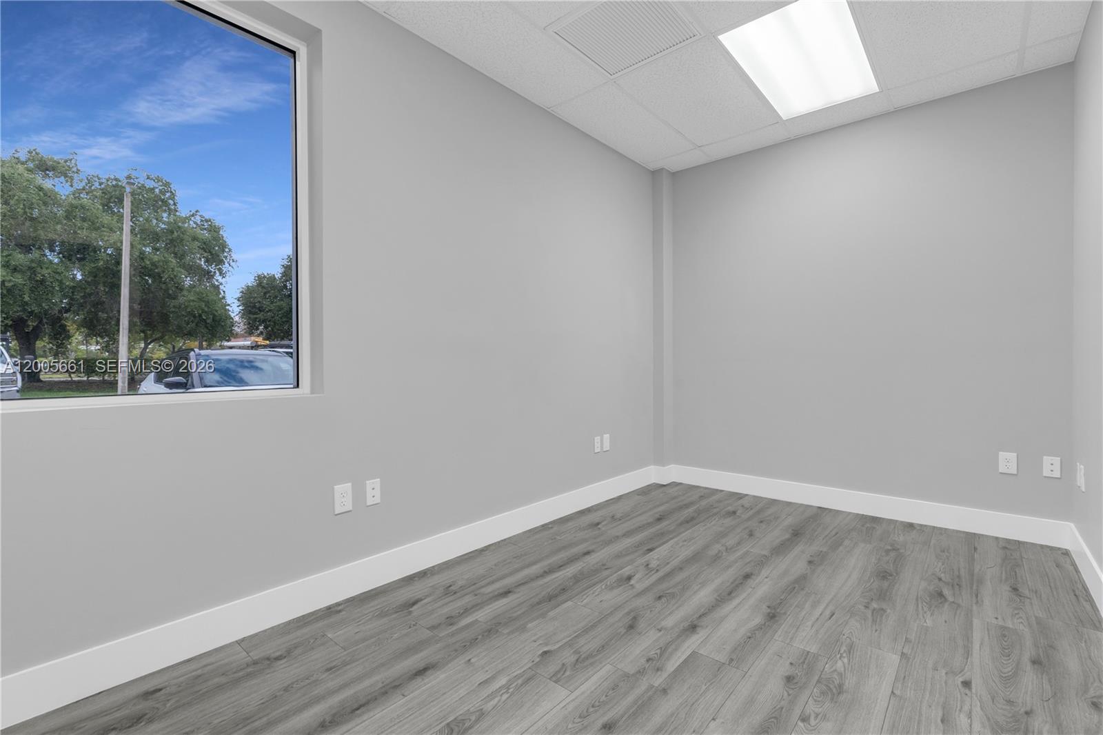 11  /   sq. ft. $ 2026-04-22 0 Photo