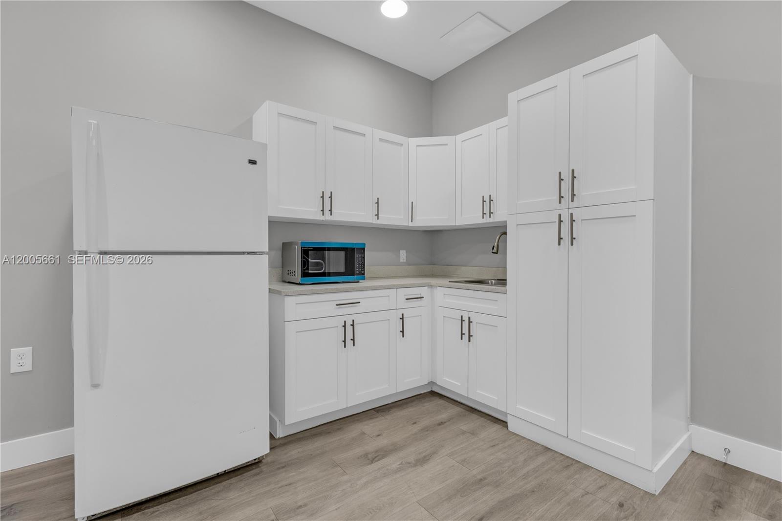 11  /   sq. ft. $ 2026-04-22 0 Photo