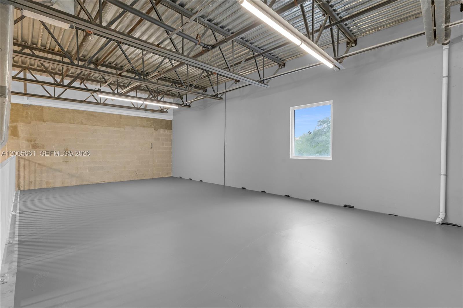 11  /   sq. ft. $ 2026-04-22 0 Photo