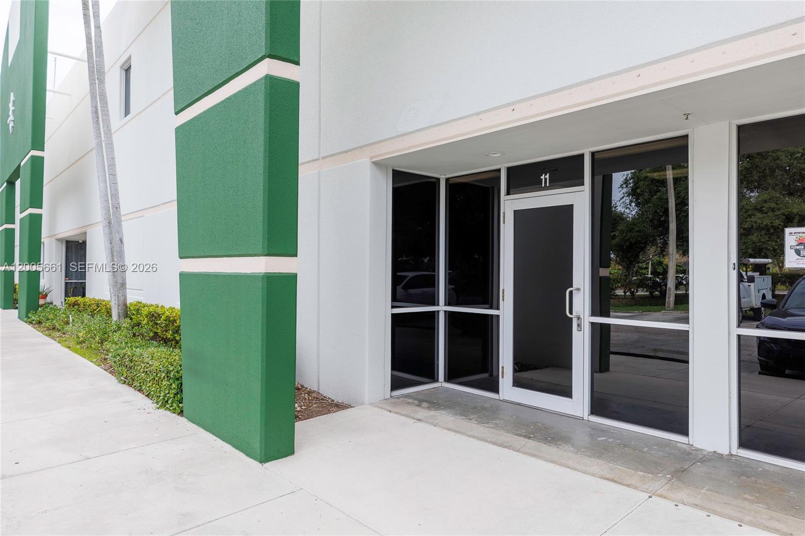 11  /   sq. ft. $ 2026-04-22 0 Photo