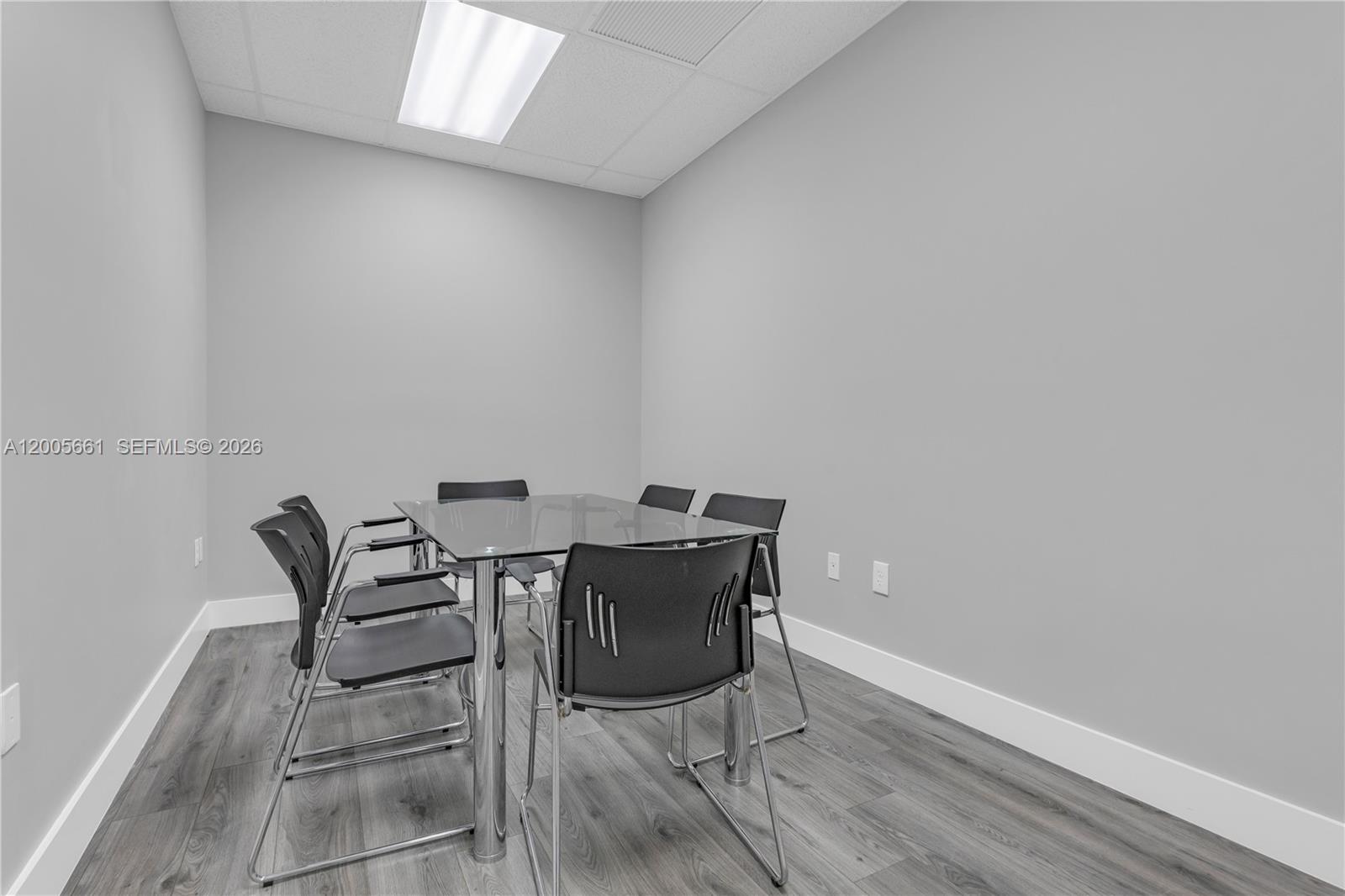 11  /   sq. ft. $ 2026-04-22 0 Photo