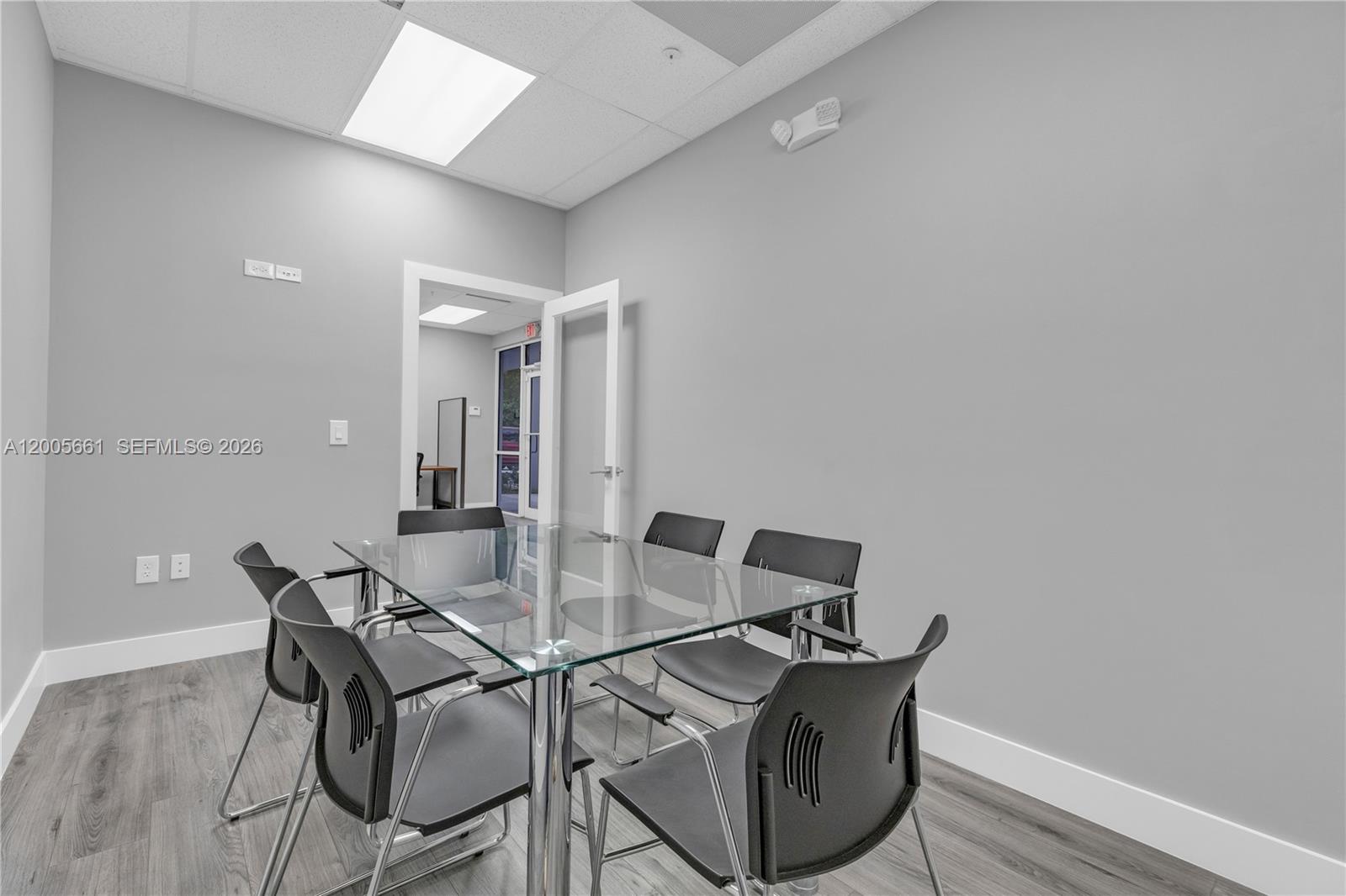 11  /   sq. ft. $ 2026-04-22 0 Photo