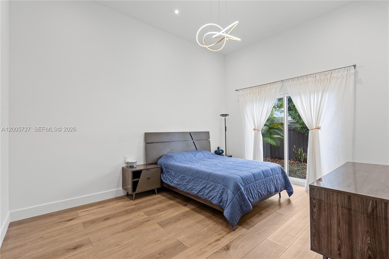 635 5 / 3 2199 sq. ft. $ 2026-04-22 0 Photo