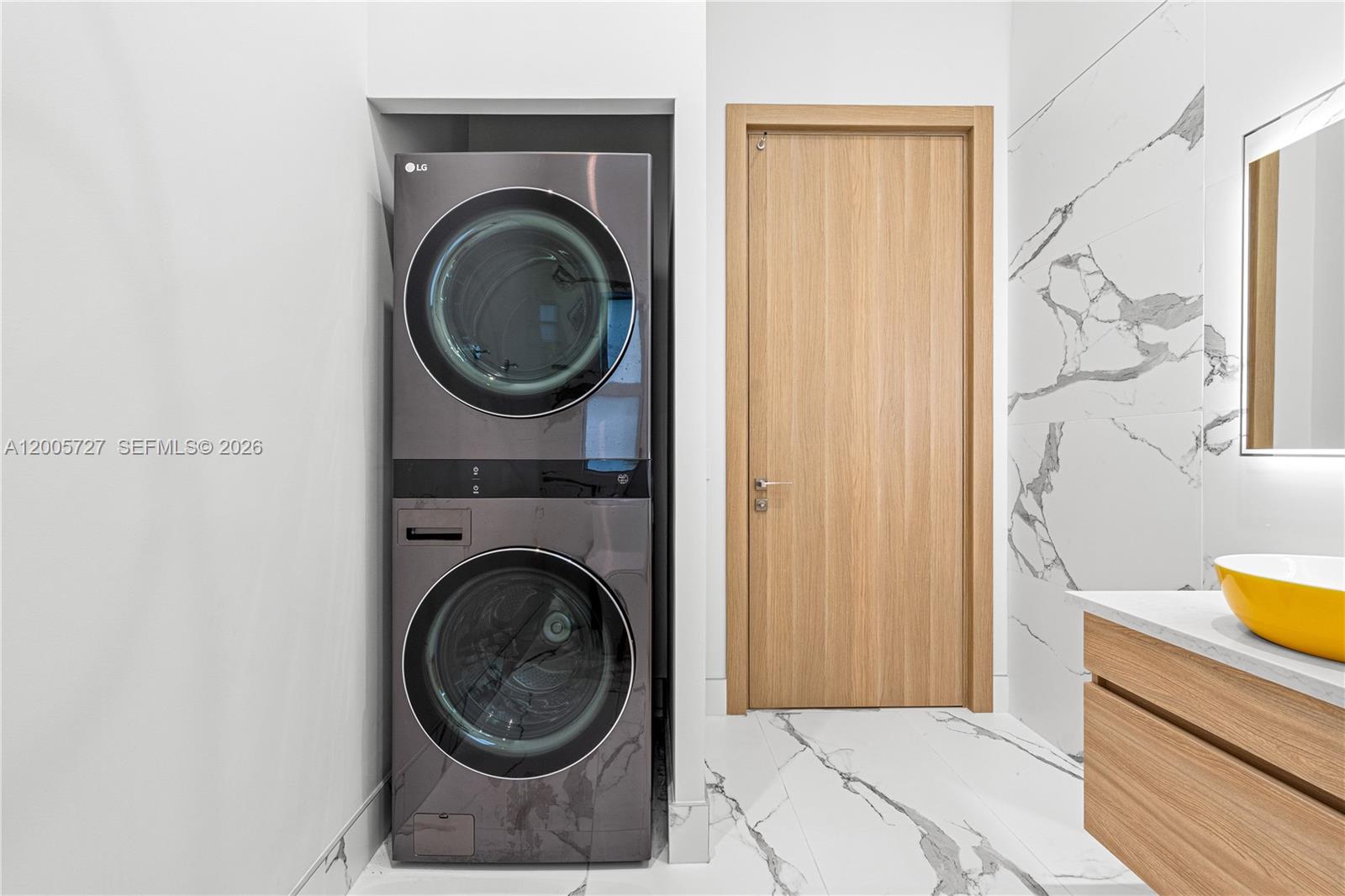 635 5 / 3 2199 sq. ft. $ 2026-04-22 0 Photo