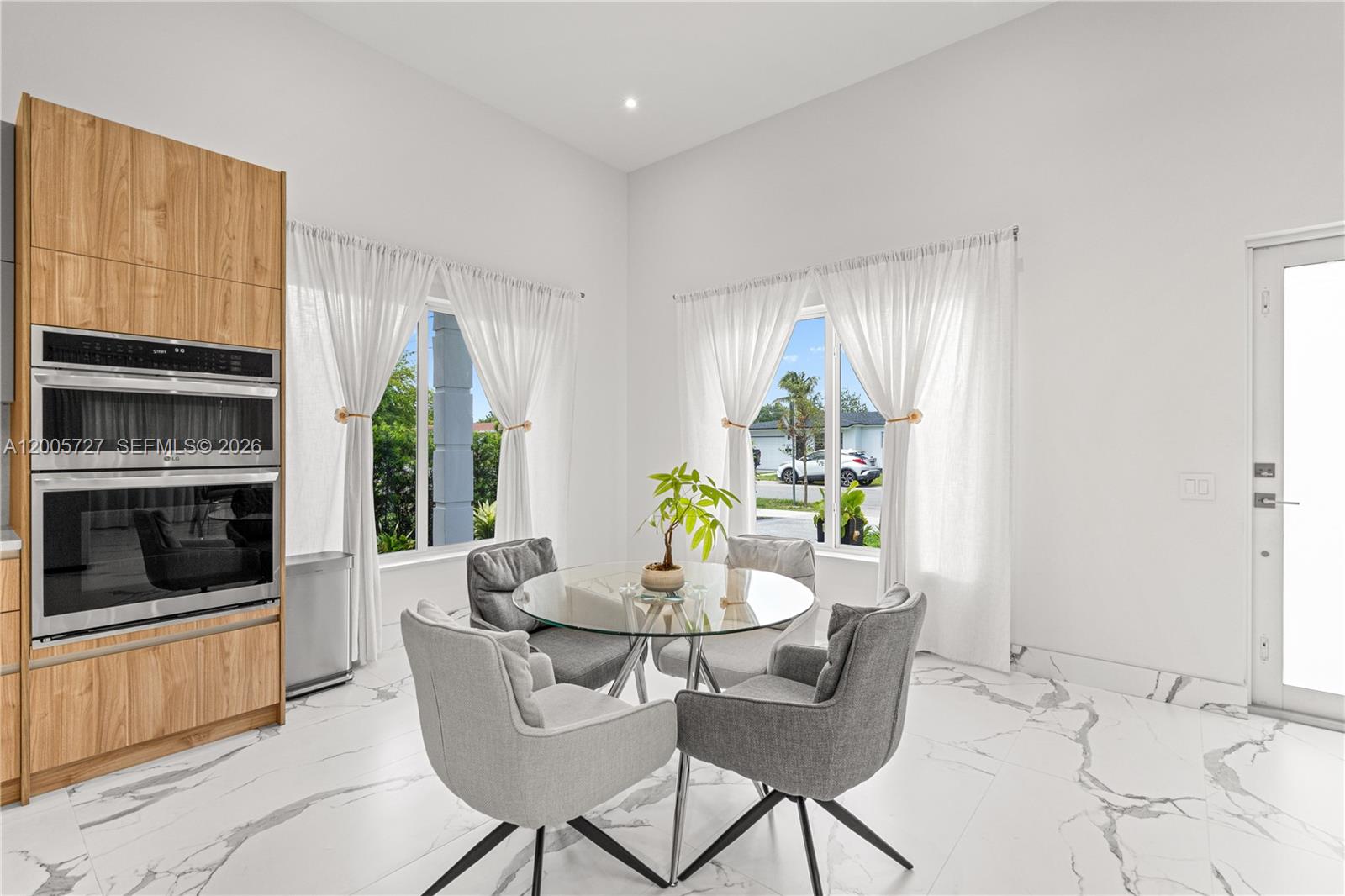 635 5 / 3 2199 sq. ft. $ 2026-04-22 0 Photo