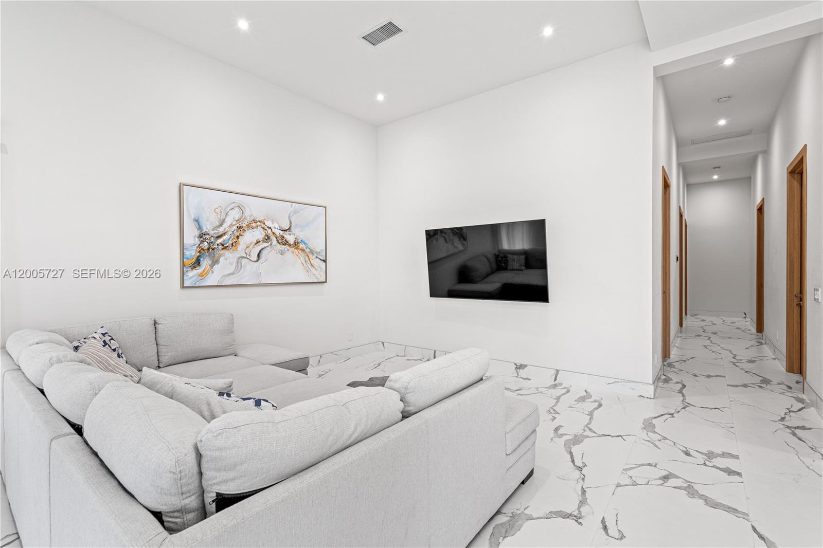 635 5 / 3 2199 sq. ft. $ 2026-04-22 0 Photo