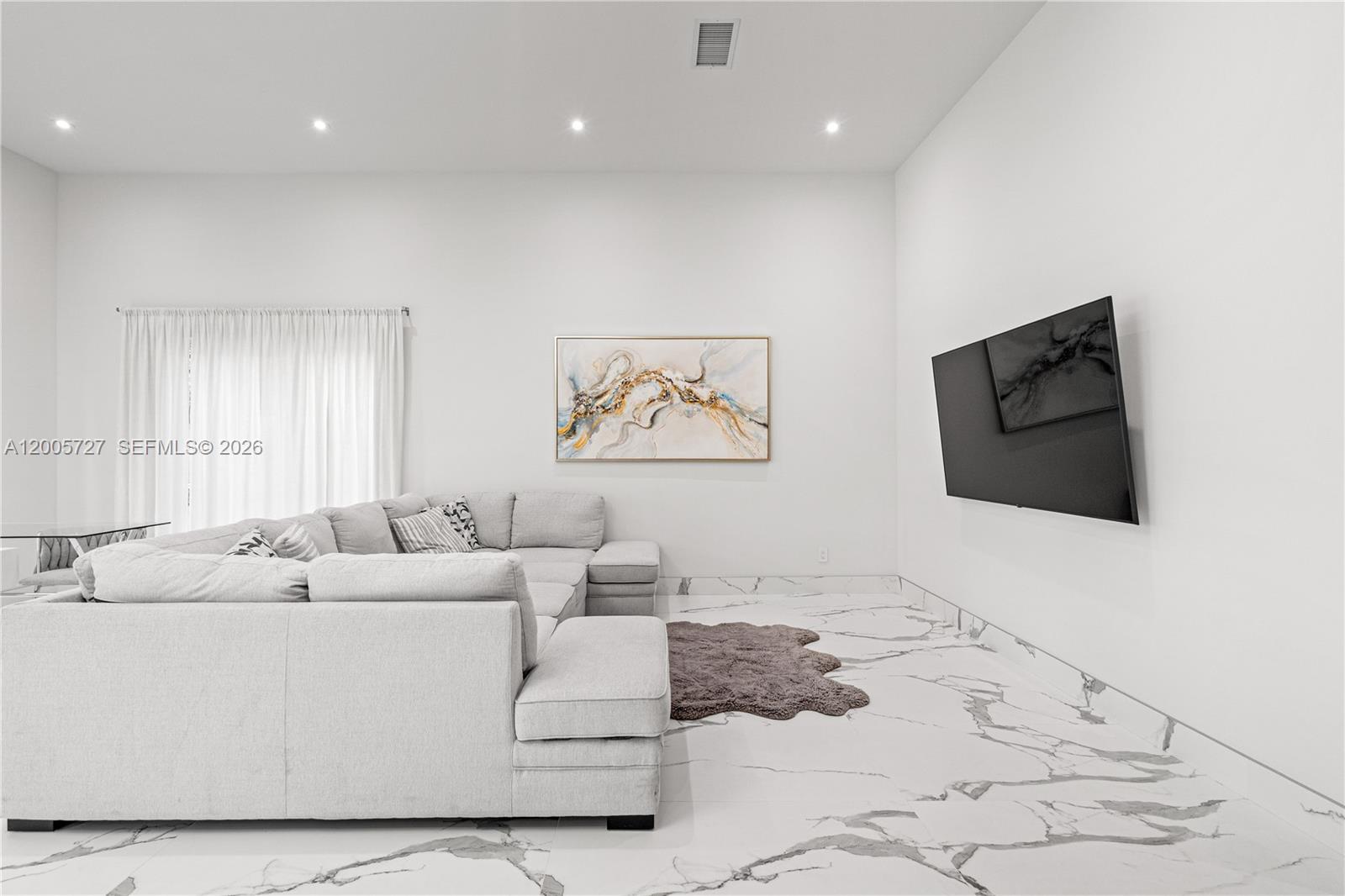 635 5 / 3 2199 sq. ft. $ 2026-04-22 0 Photo