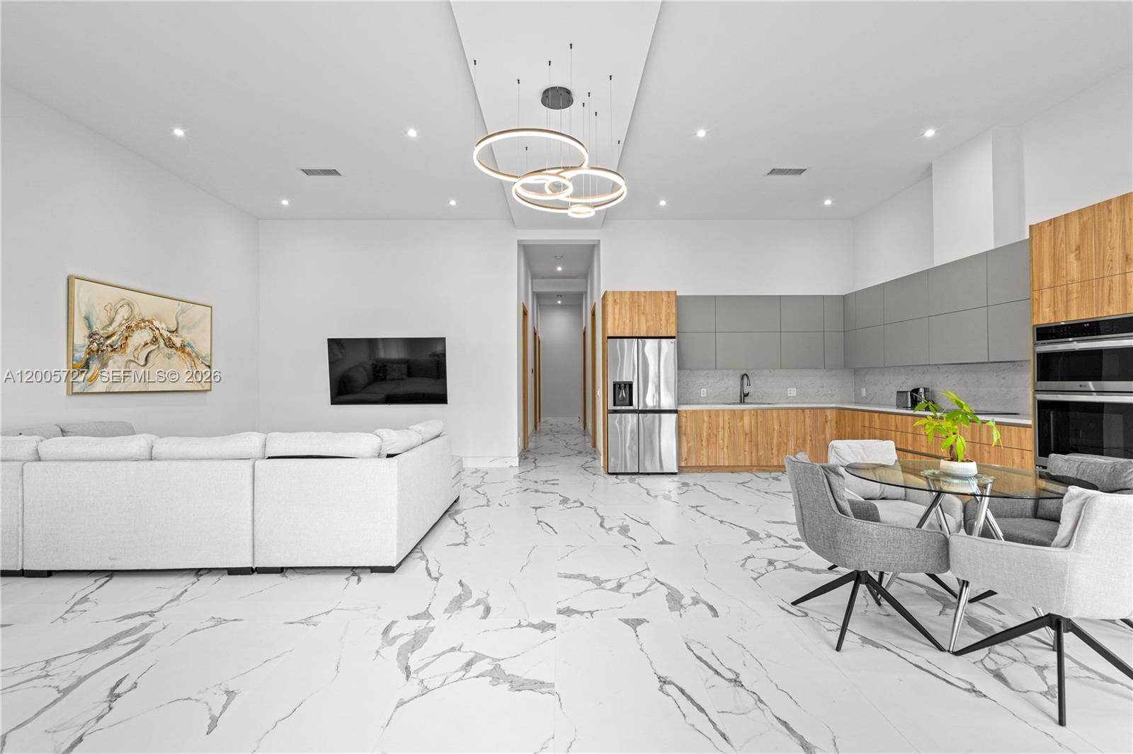 635 5 / 3 2199 sq. ft. $ 2026-04-22 0 Photo