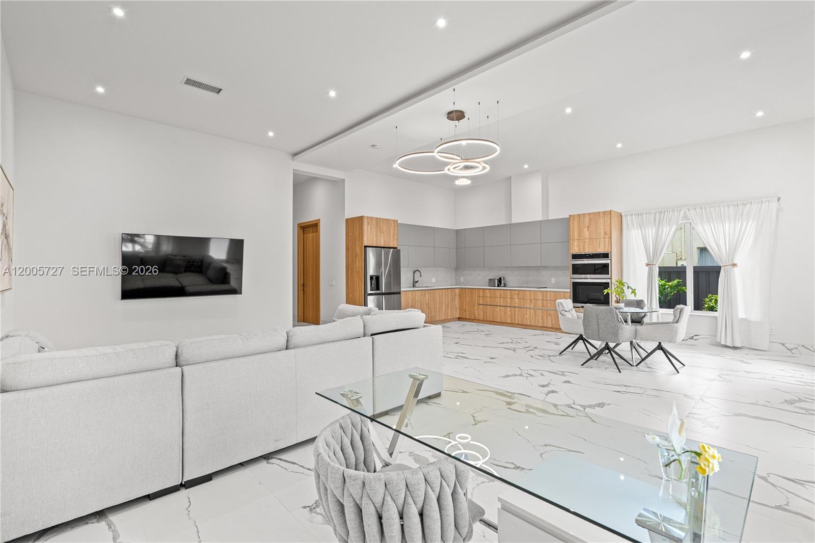 635 5 / 3 2199 sq. ft. $ 2026-04-22 0 Photo