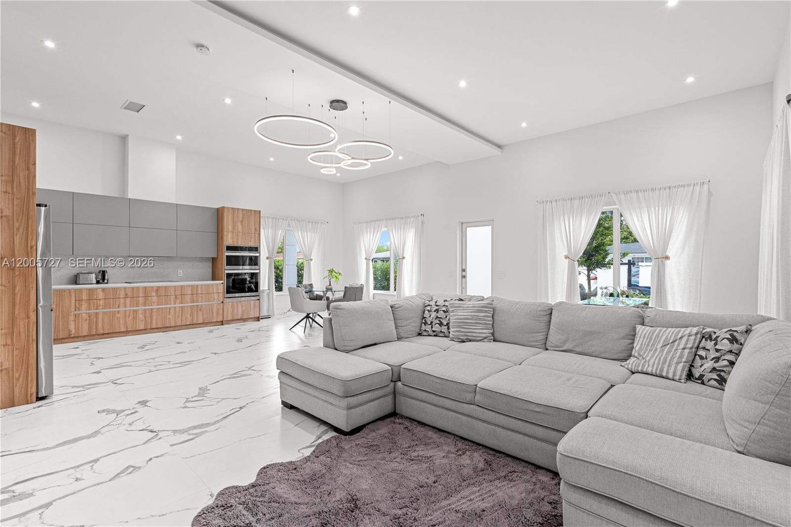 635 5 / 3 2199 sq. ft. $ 2026-04-22 0 Photo