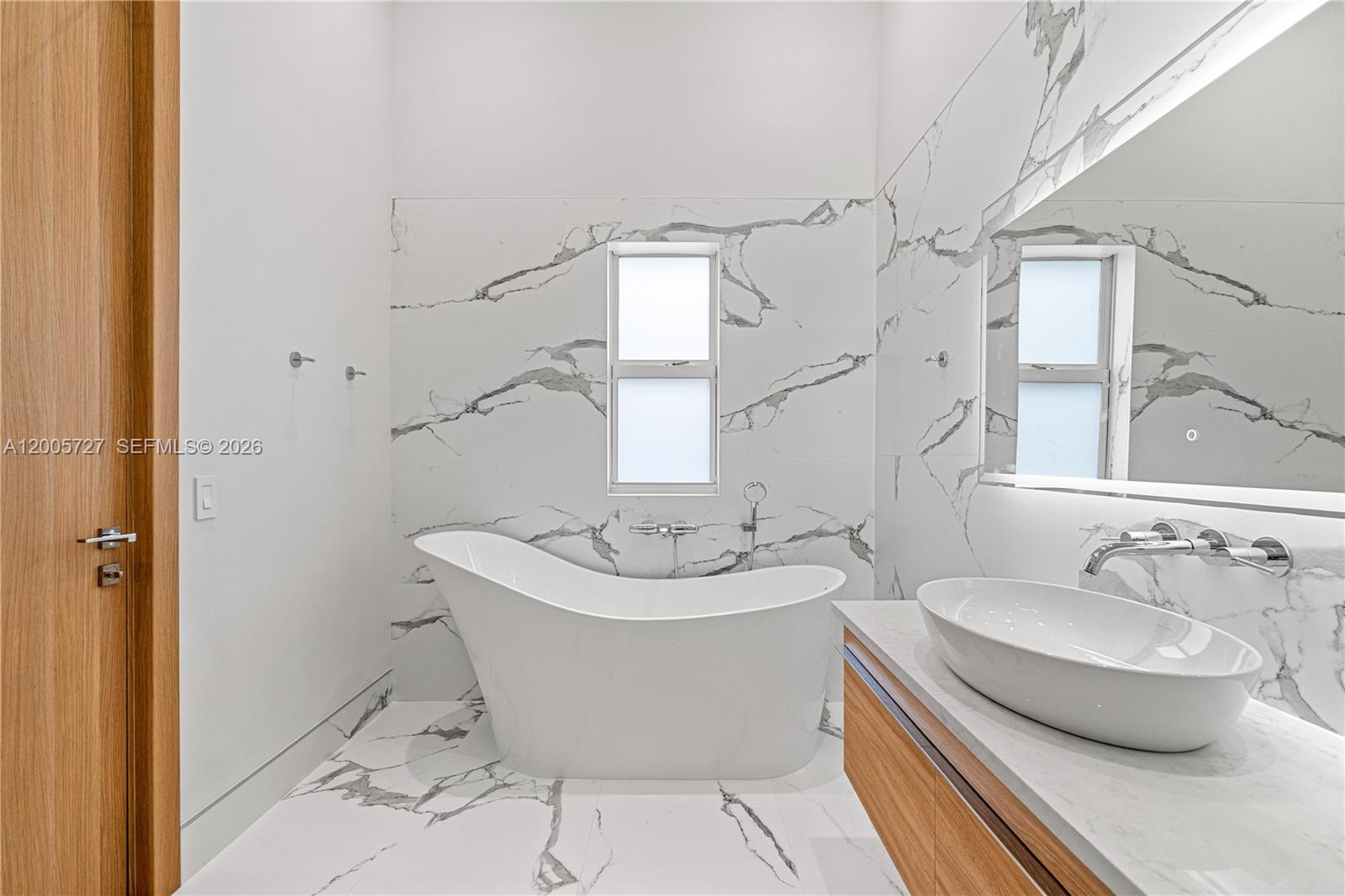 635 5 / 3 2199 sq. ft. $ 2026-04-22 0 Photo