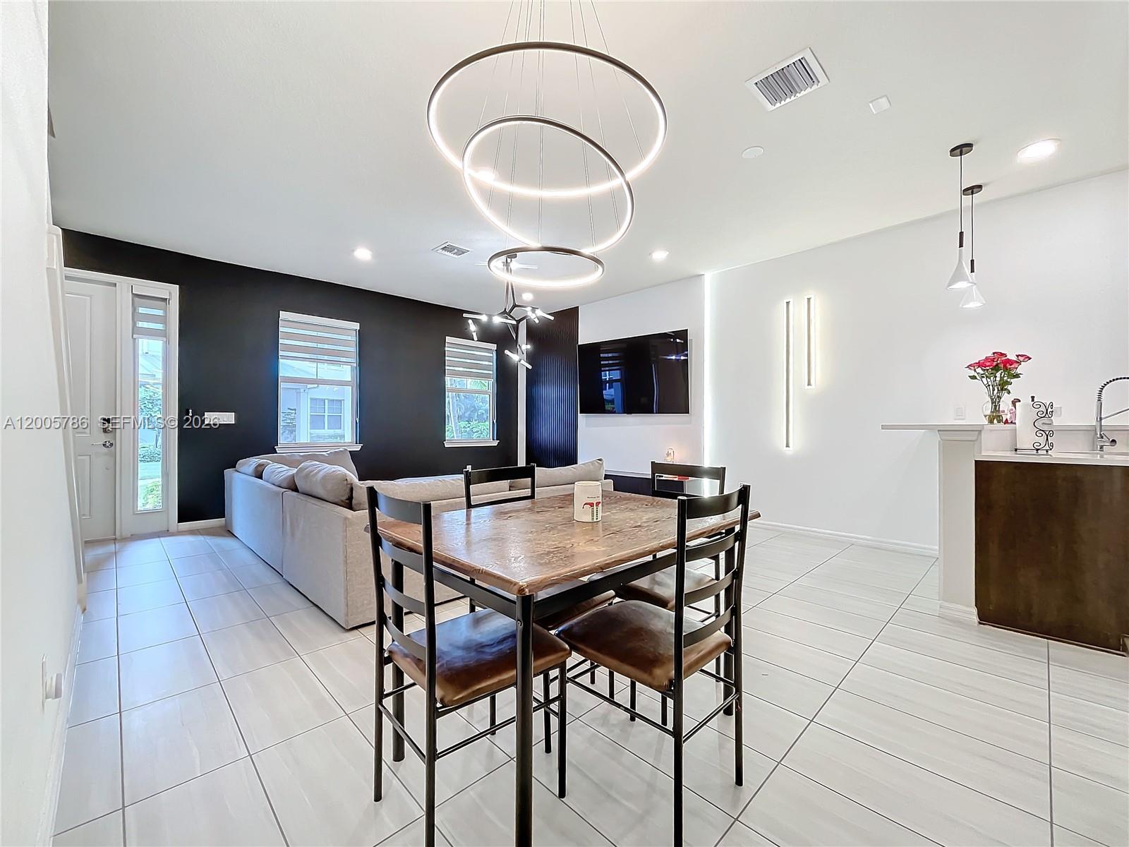 5040 3 / 3 1421 sq. ft. $ 2026-04-22 0 Photo