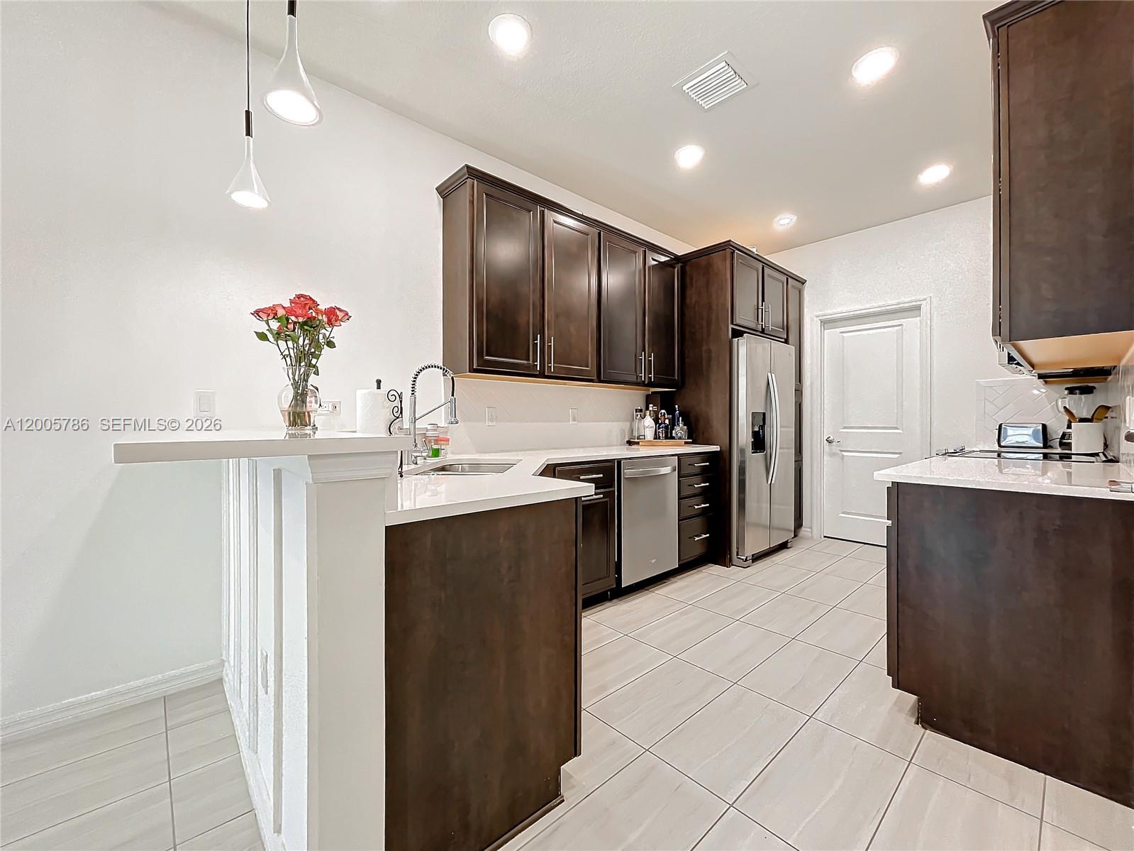 5040 3 / 3 1421 sq. ft. $ 2026-04-22 0 Photo