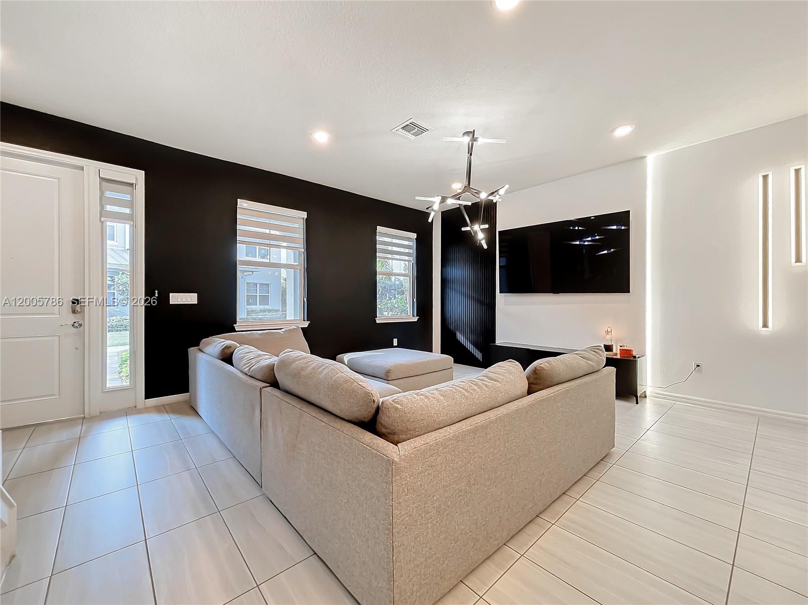 5040 3 / 3 1421 sq. ft. $ 2026-04-22 0 Photo