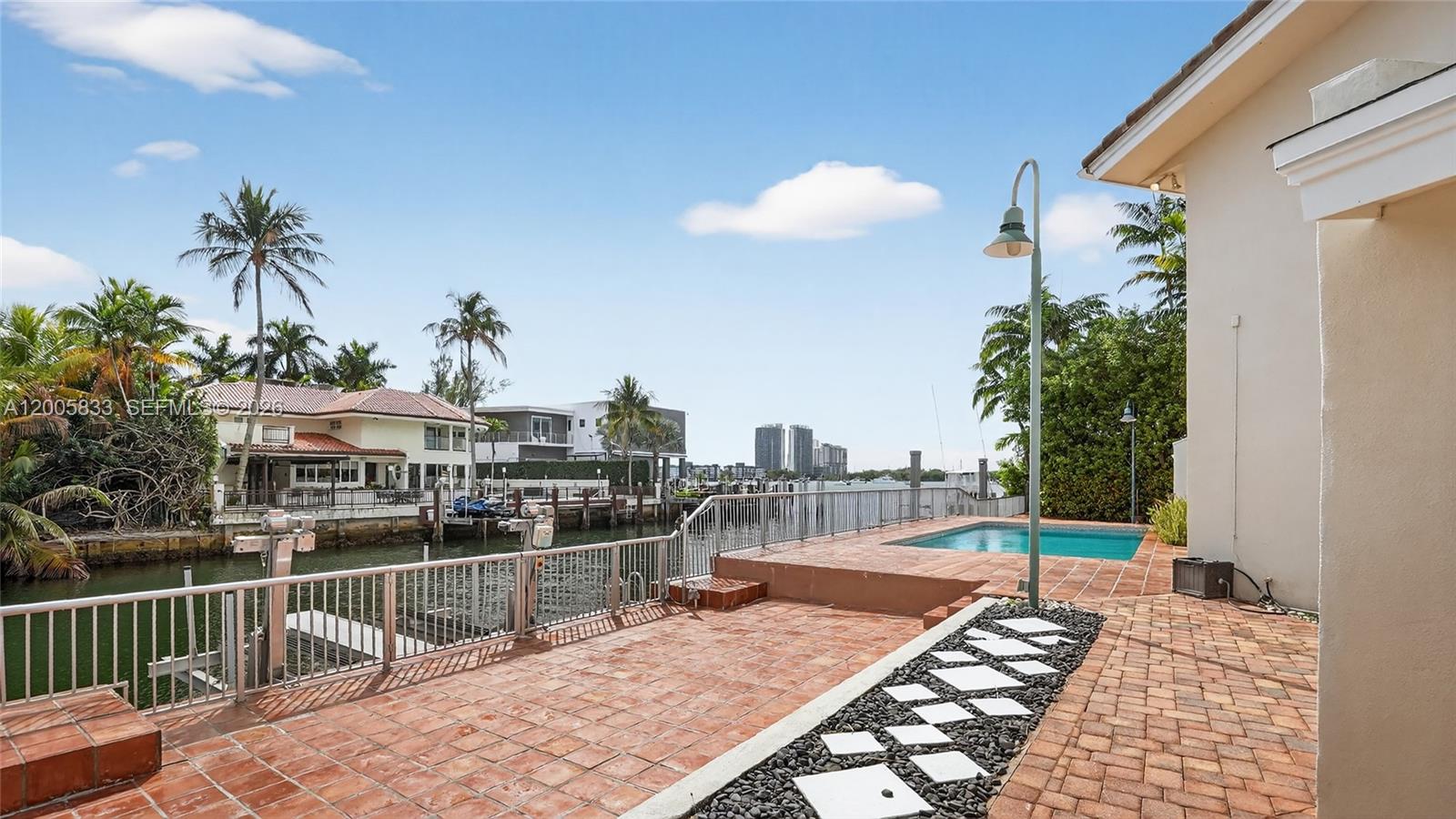 Ver detalles / sq. ft. $ 2026-04-22 0 foto