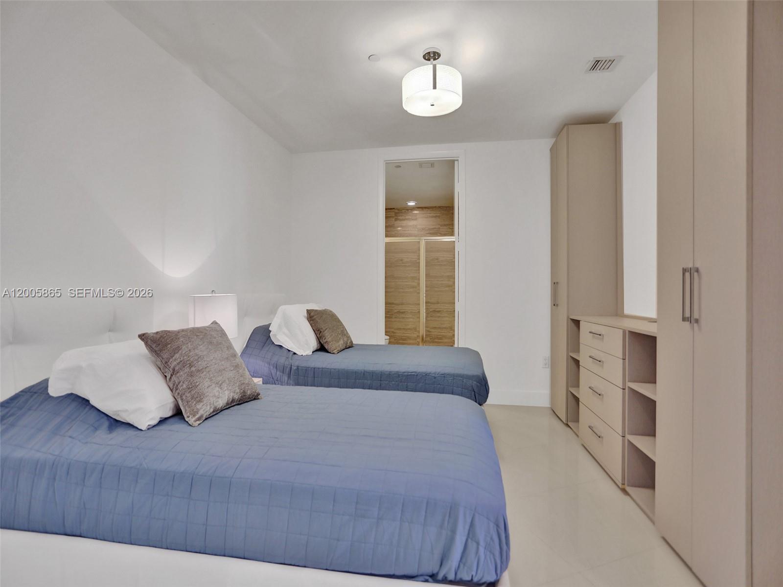 2807 3 / 3 2106 sq. ft. $ 2026-04-22 0 Photo