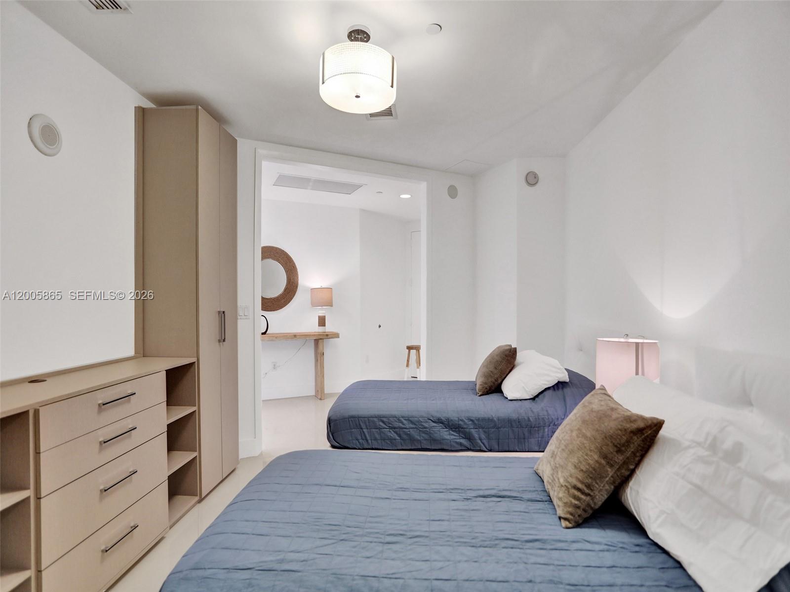 2807 3 / 3 2106 sq. ft. $ 2026-04-22 0 Photo