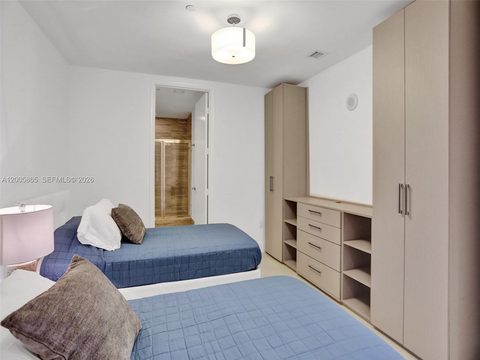 2807 3 / 3 2106 sq. ft. $ 2026-04-22 0 Photo