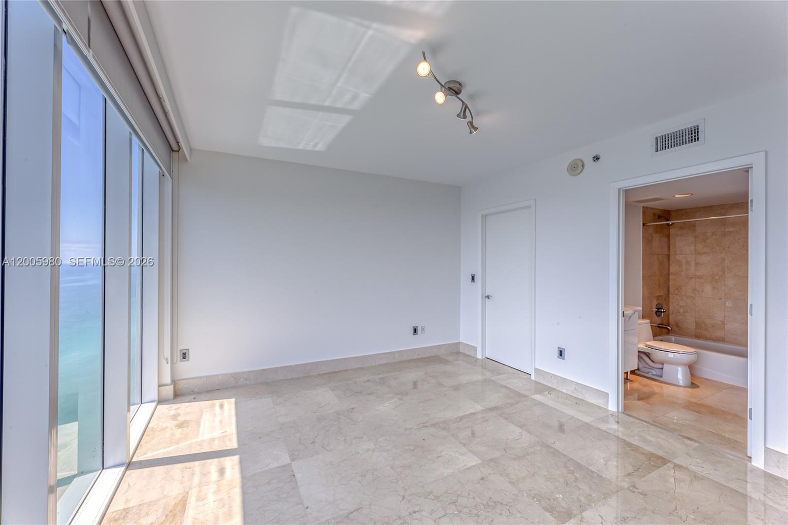 4601 3 / 3 2065 sq. ft. $ 2026-04-22 0 Photo