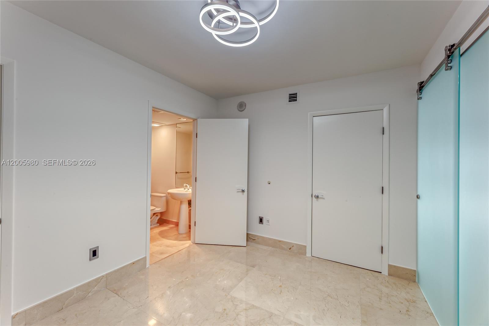 4601 3 / 3 2065 sq. ft. $ 2026-04-22 0 Photo