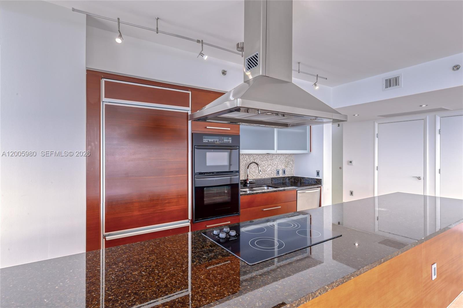 4601 3 / 3 2065 sq. ft. $ 2026-04-22 0 Photo