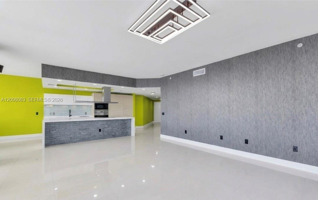 909 3 / 4 2421 sq. ft. $ 2026-04-22 0 Photo
