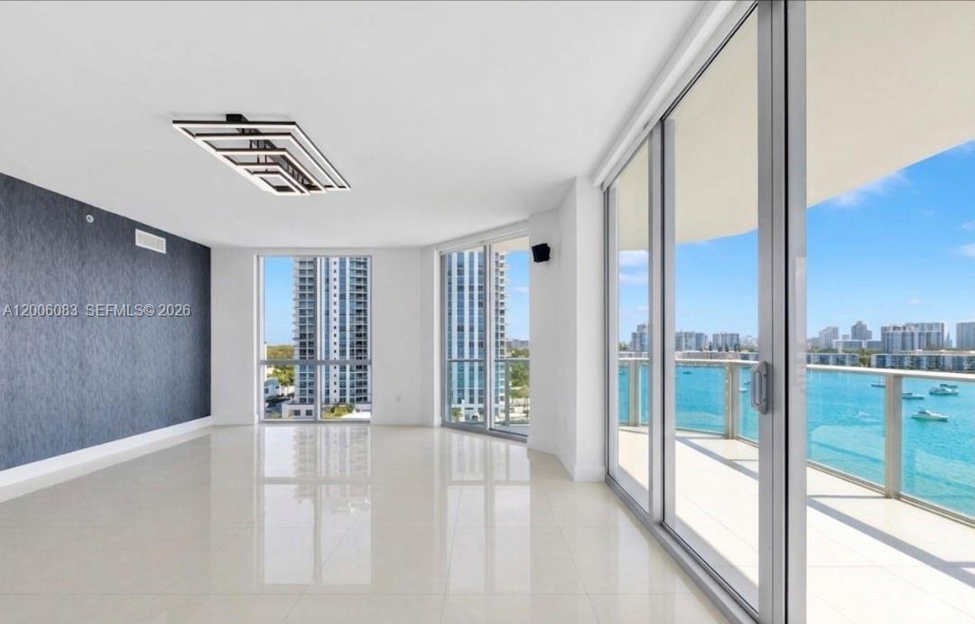 909 3 / 4 2421 sq. ft. $ 2026-04-22 0 Photo