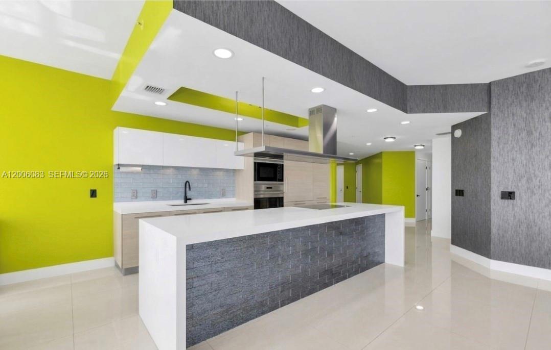 909 3 / 4 2421 sq. ft. $ 2026-04-22 0 Photo