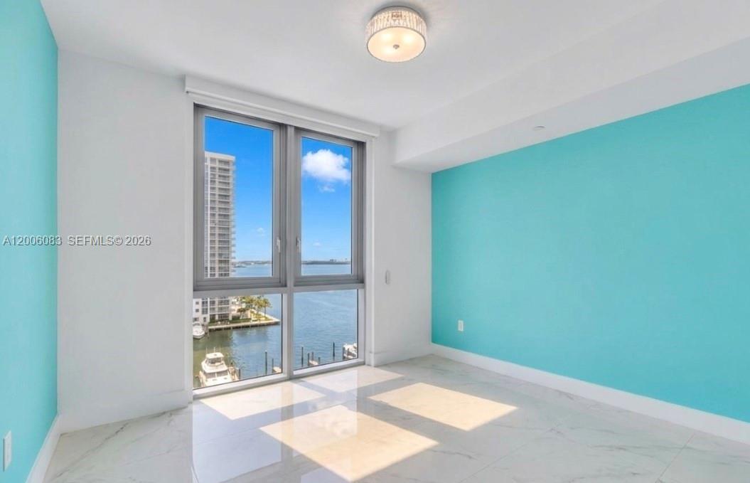 909 3 / 4 2421 sq. ft. $ 2026-04-22 0 Photo