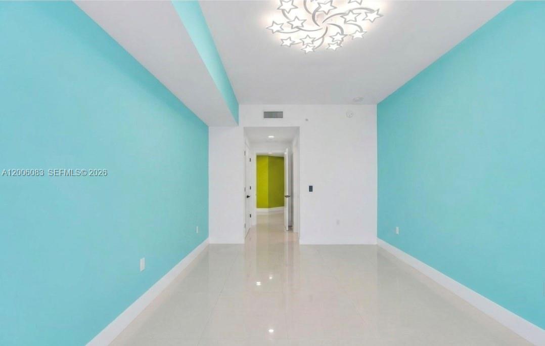 909 3 / 4 2421 sq. ft. $ 2026-04-22 0 Photo