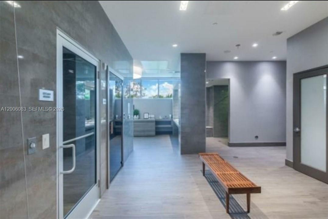 909 3 / 4 2421 sq. ft. $ 2026-04-22 0 Photo
