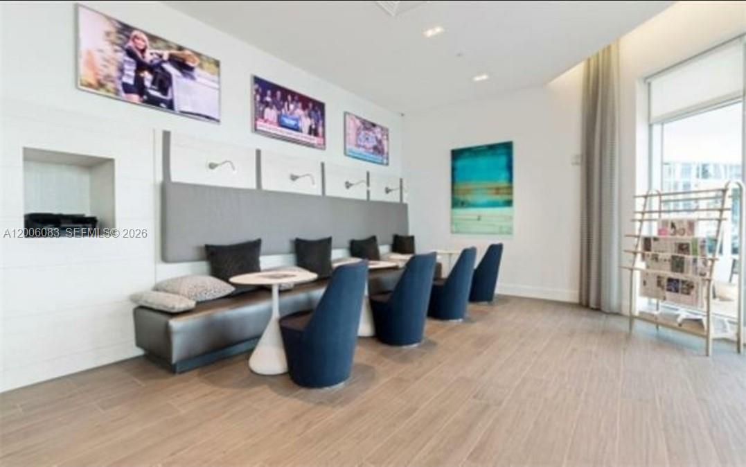 909 3 / 4 2421 sq. ft. $ 2026-04-22 0 Photo