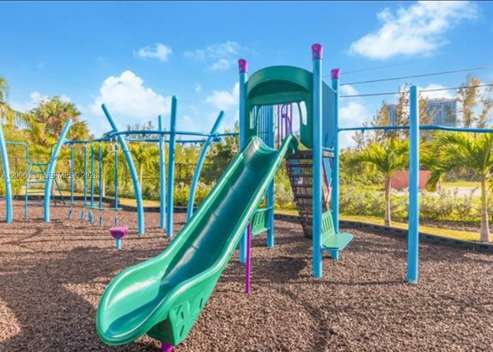 909 3 / 4 2421 sq. ft. $ 2026-04-22 0 Photo