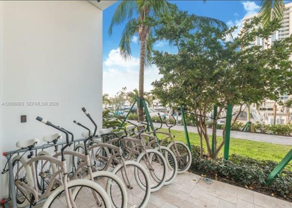 909 3 / 4 2421 sq. ft. $ 2026-04-22 0 Photo