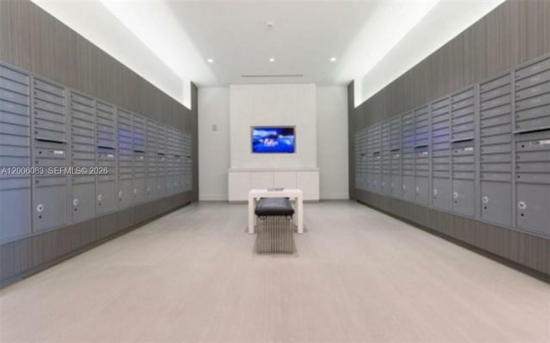 909 3 / 4 2421 sq. ft. $ 2026-04-22 0 Photo