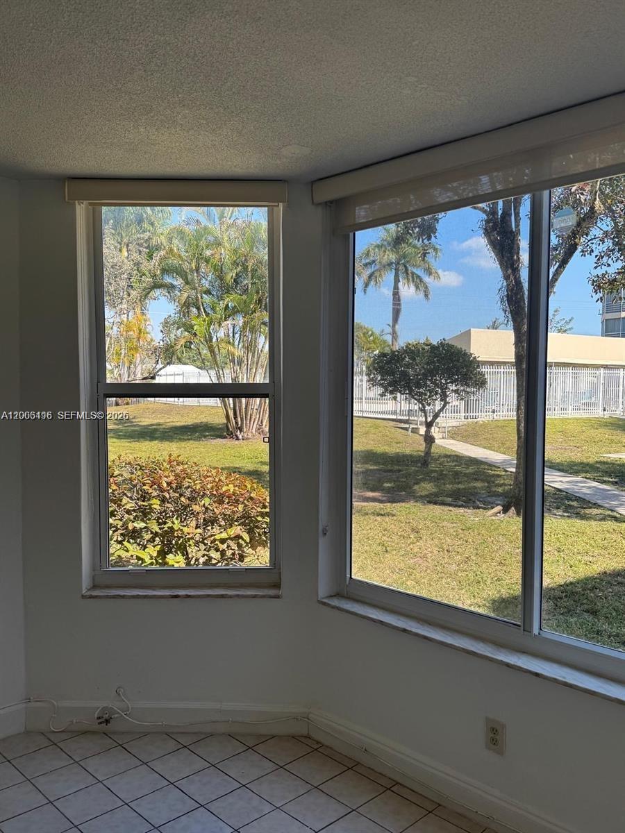D108 1 / 2 898 sq. ft. $ 2026-04-22 0 foto