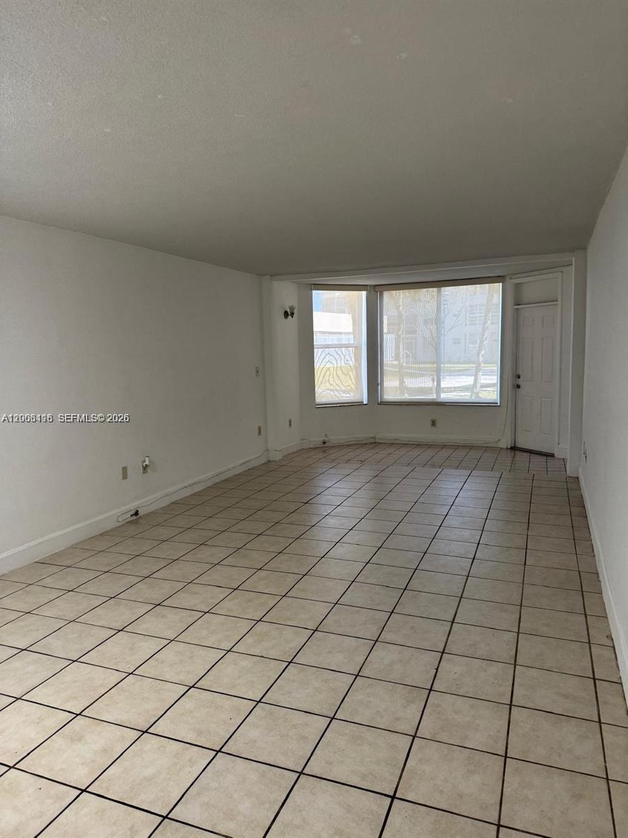 D108 1 / 2 898 sq. ft. $ 2026-04-22 0 foto
