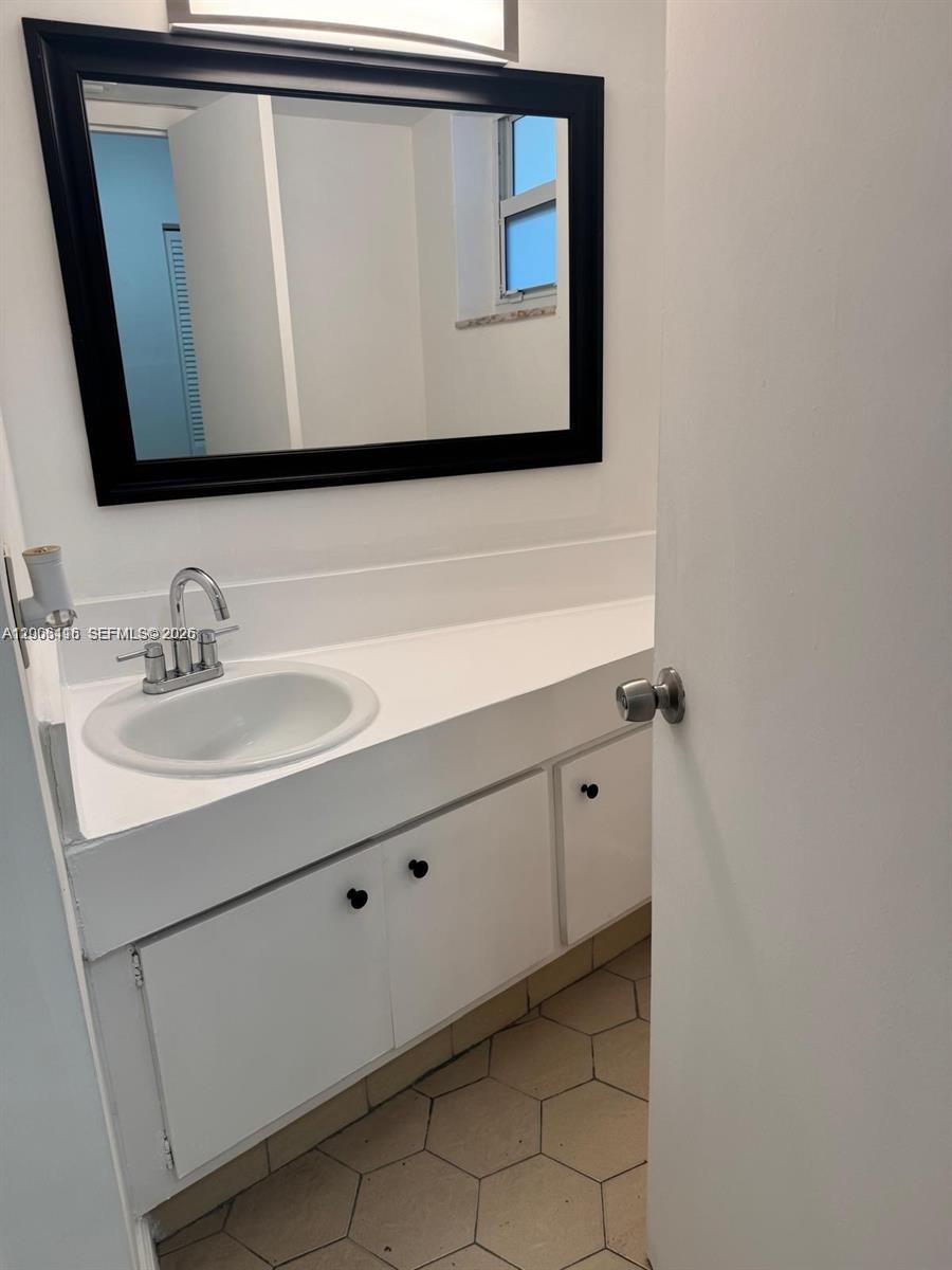 D108 1 / 2 898 sq. ft. $ 2026-04-22 0 foto