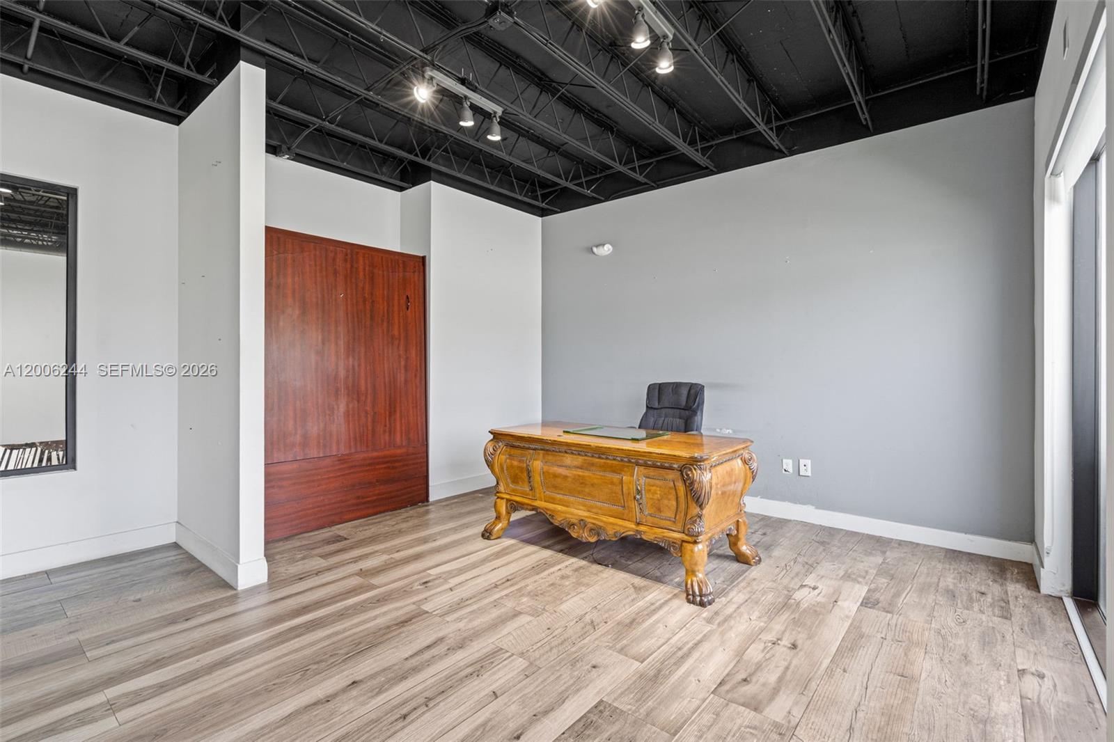   /   sq. ft. $ 2026-04-22 0 Photo