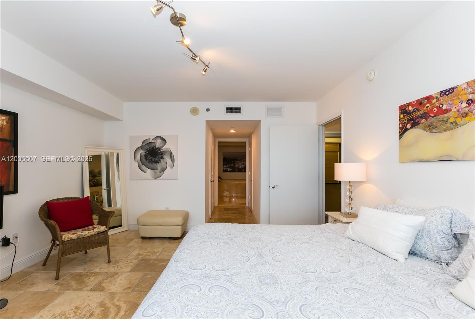 See details 4010 2 / 2 1337 sq. ft. $ 2026-04-23 0 Photo