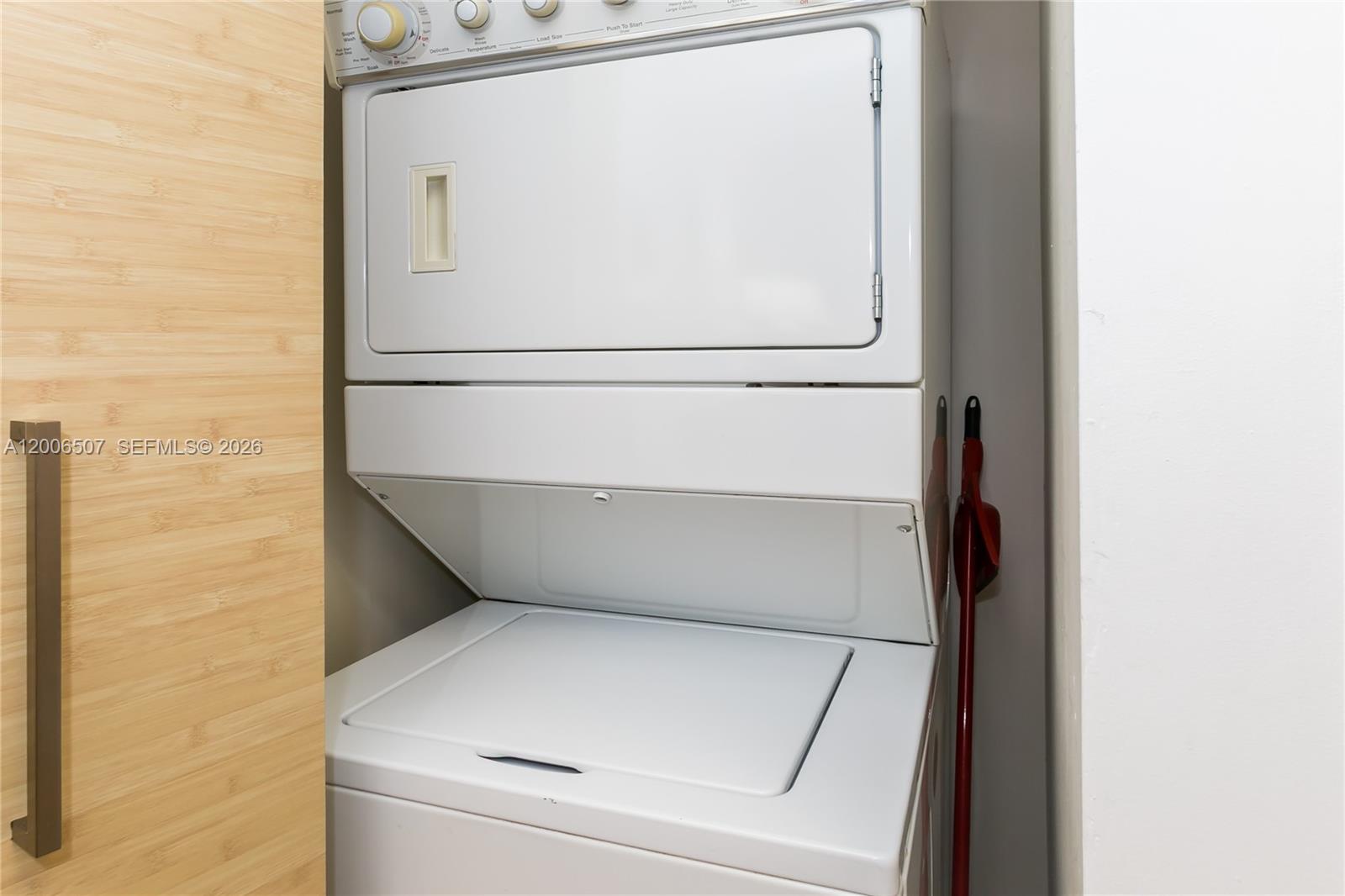 See details 4010 2 / 2 1337 sq. ft. $ 2026-04-23 0 Photo