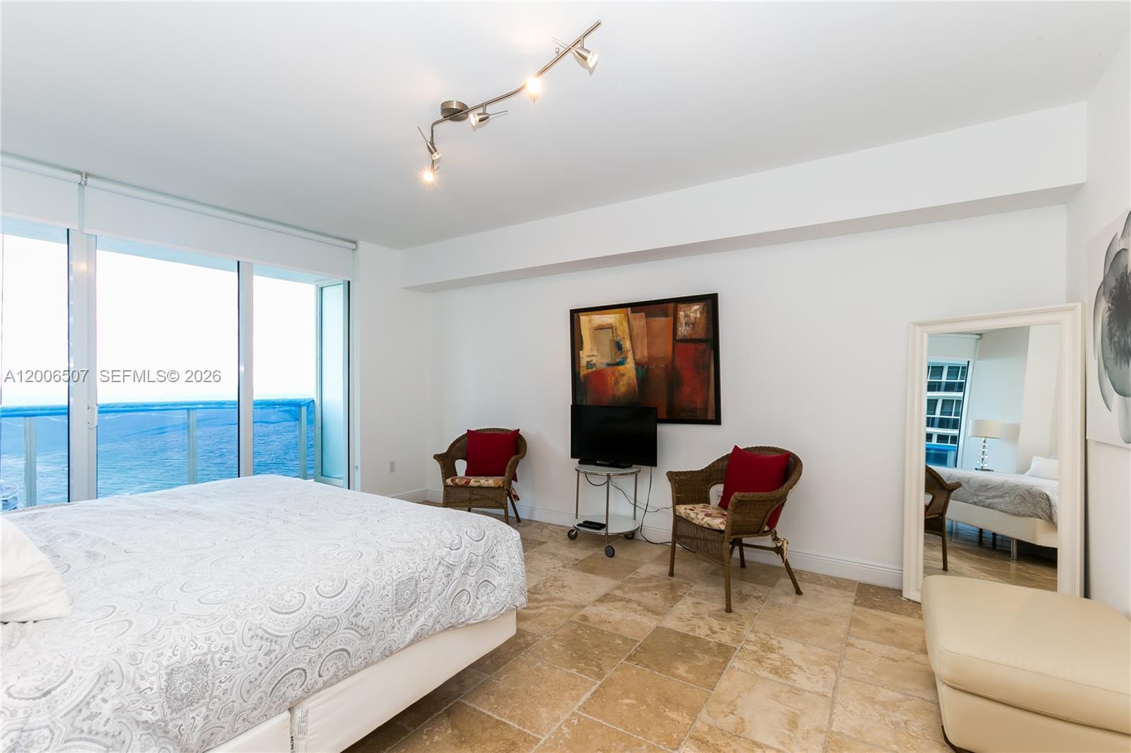 See details 4010 2 / 2 1337 sq. ft. $ 2026-04-23 0 Photo