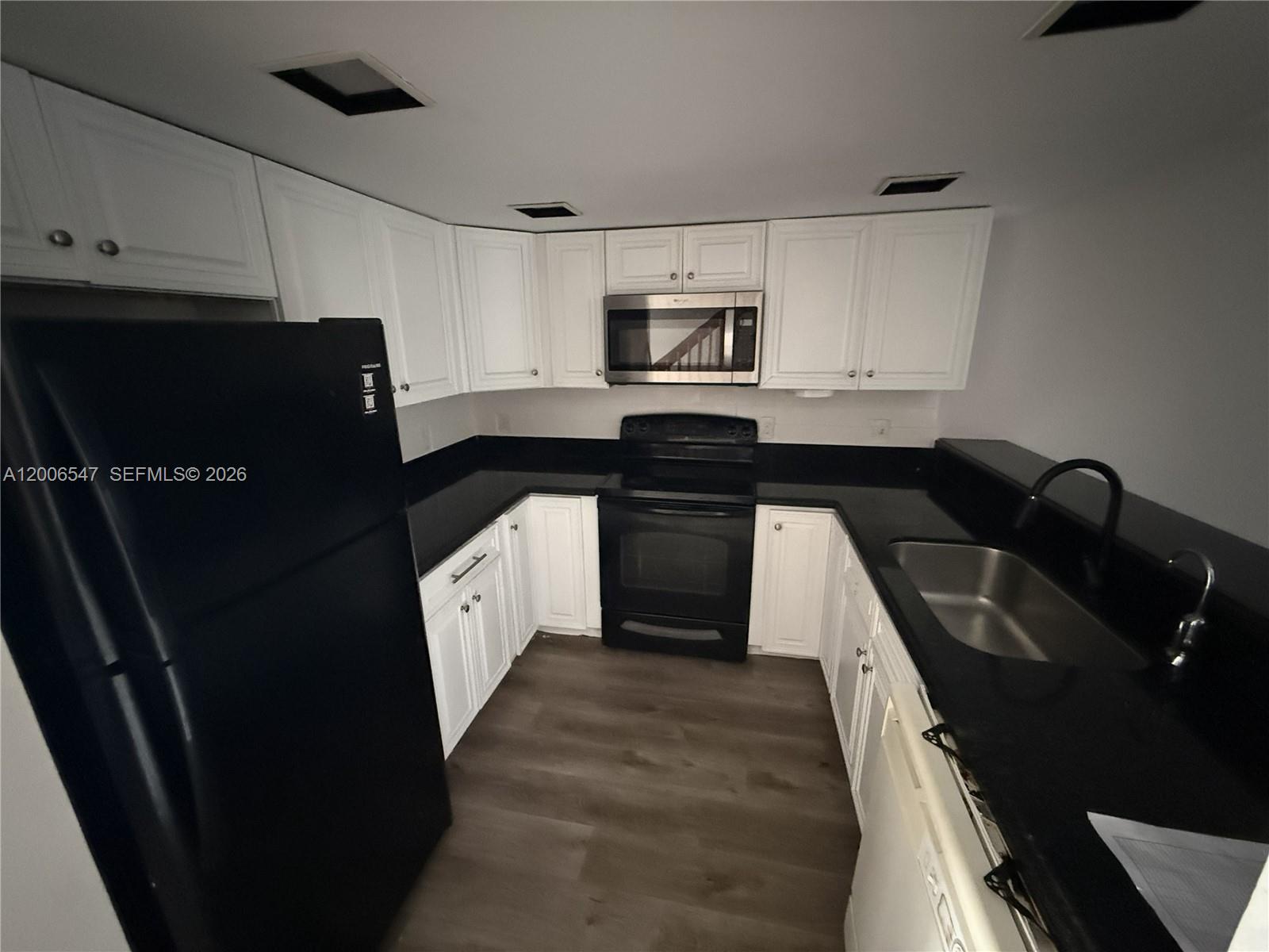 4220 3 / 3 1328 sq. ft. $ 2026-04-23 0 Photo