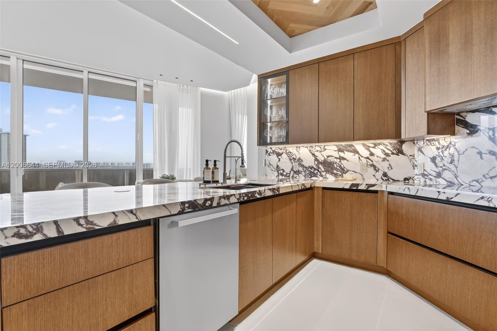 904 3 / 4 2608 sq. ft. $ 2026-04-23 0 Photo