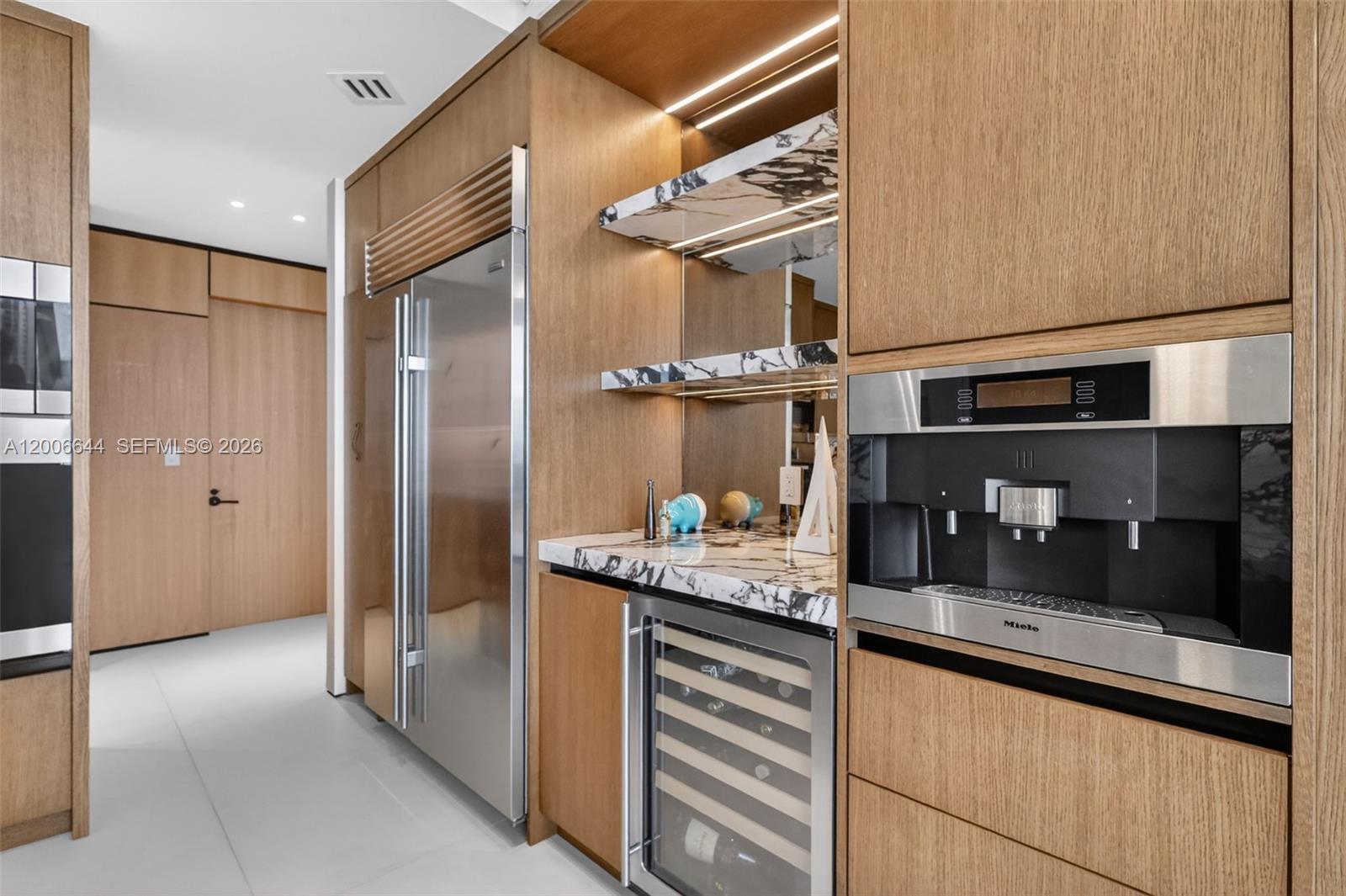 904 3 / 4 2608 sq. ft. $ 2026-04-23 0 Photo