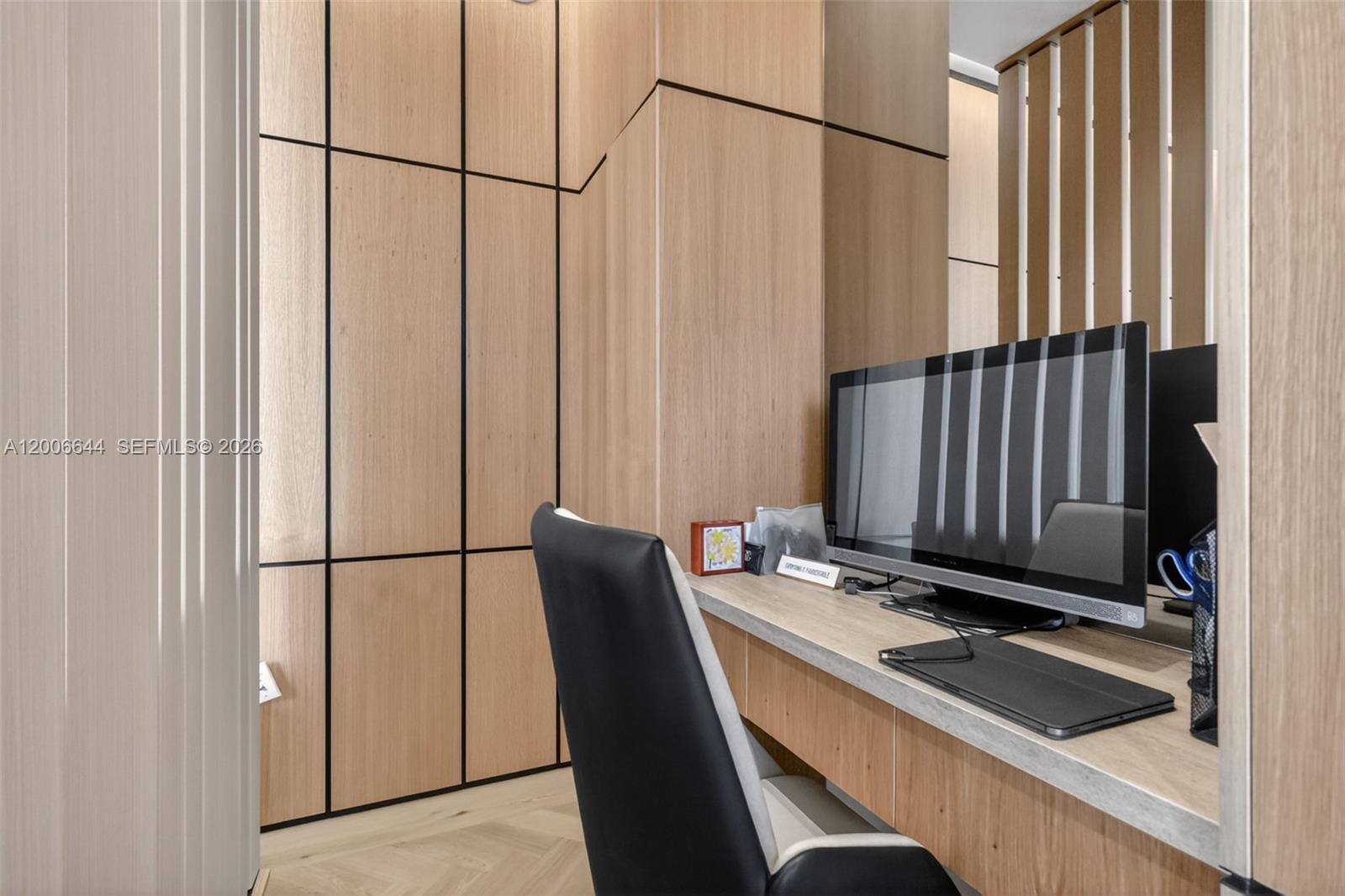904 3 / 4 2608 sq. ft. $ 2026-04-23 0 Photo